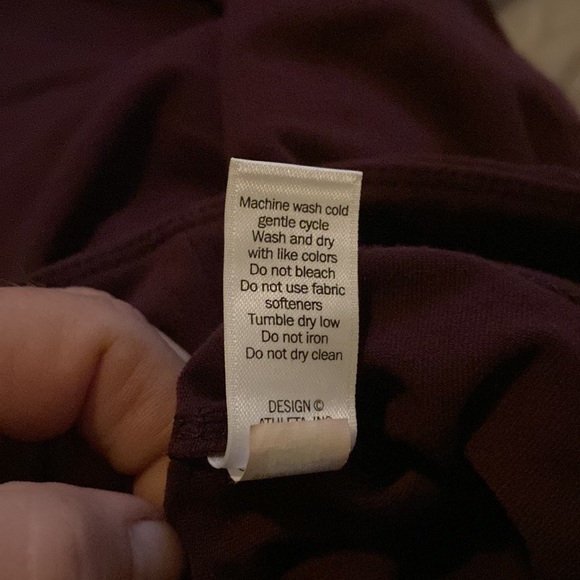 Athleta great stretchy yoga pants with great front and back pockets! - Picture 14 of 14